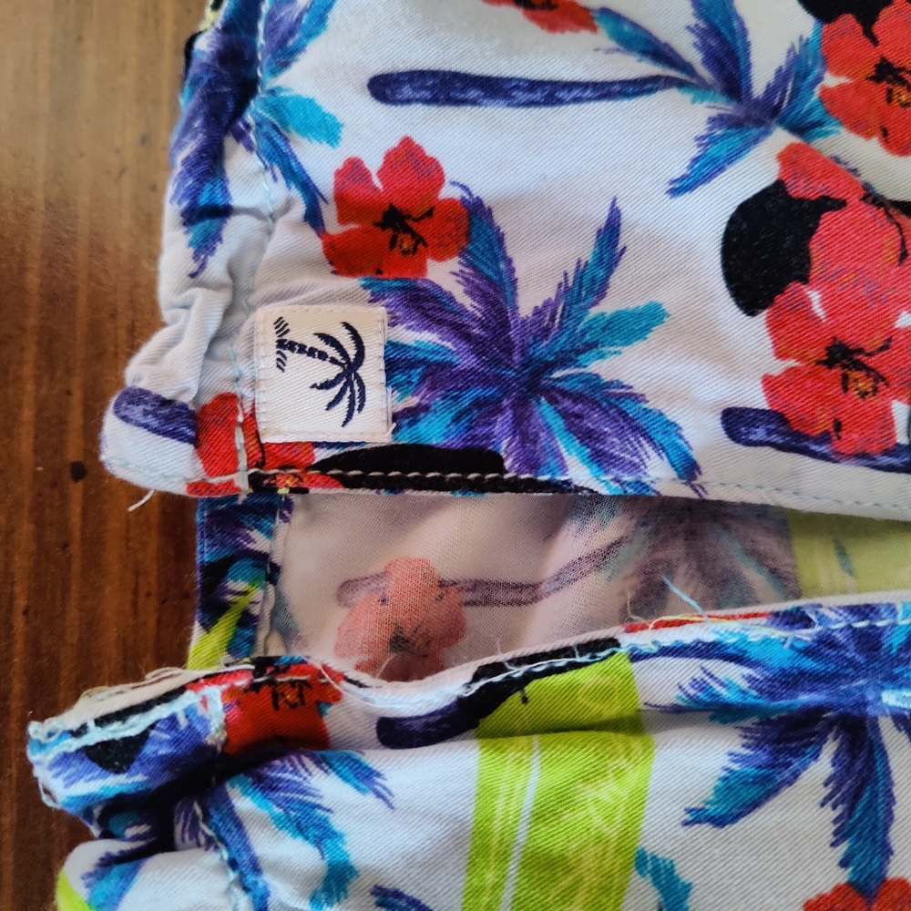 Trucks surf and swim co. Lg Hawaiian style shirt - Picture 5 of 5